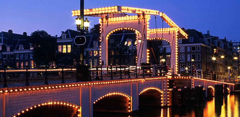 Amsterdam Canals Dinner Cruise - The Magere Brug or Skinny Bridge